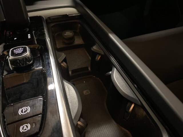 2025 Volvo XC60 B5 Plus Dark Theme