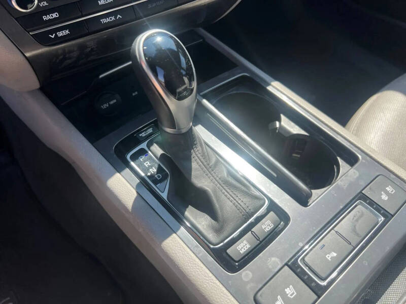 2017 Genesis G80