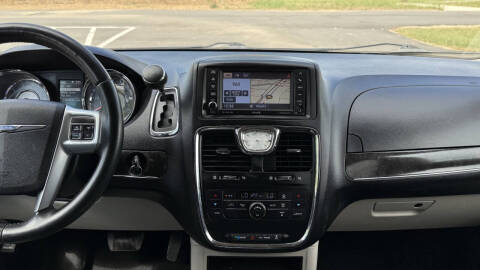 2013 Chrysler Town and Country Touring