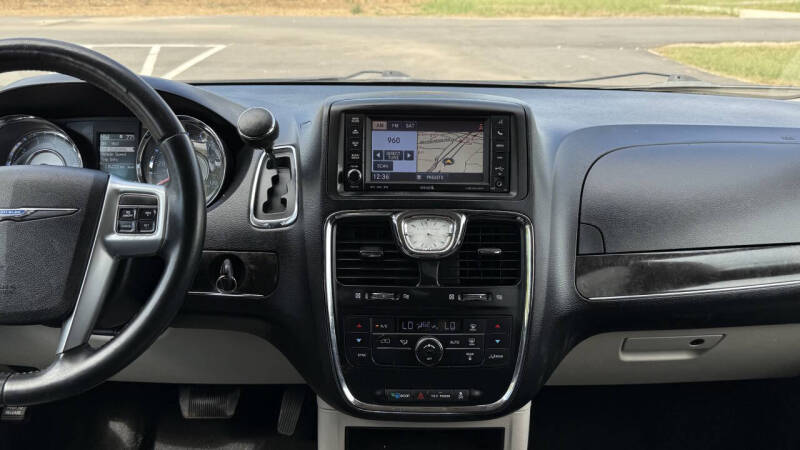 2013 Chrysler Town and Country Touring