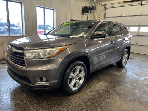 2014 Toyota Highlander for sale at Sand's Auto Sales in Cambridge MN