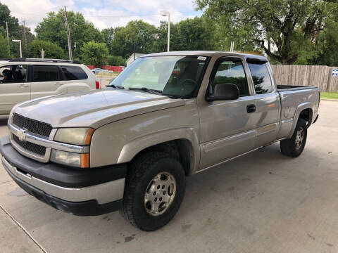 2004 Chevrolet Silverado 1500 for sale at JE Auto Sales LLC in Indianapolis IN