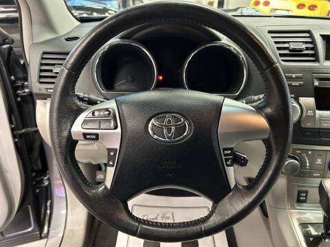 2011 Toyota Highlander SE