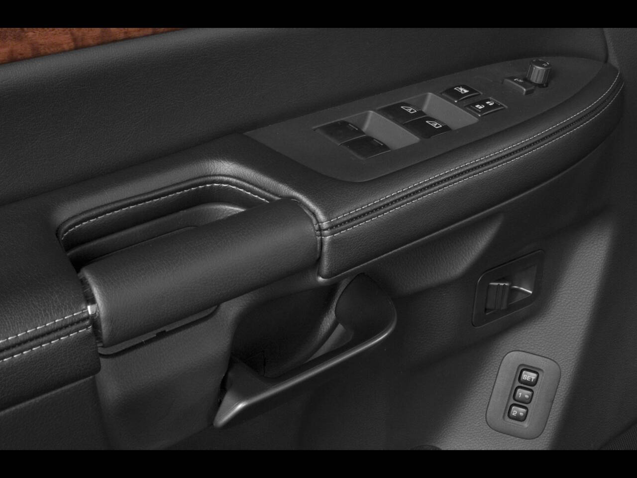 2015 Nissan Armada 13