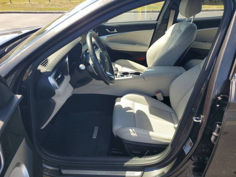 2025 Genesis G70