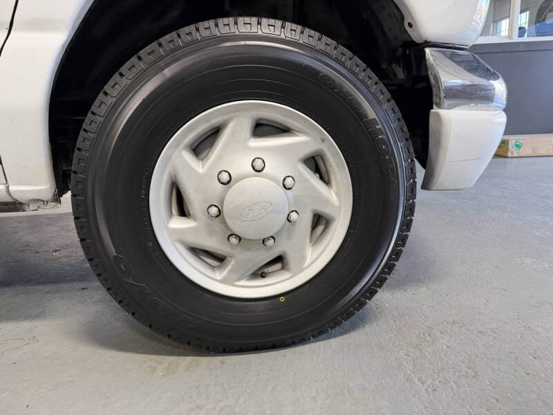 2005 Ford E-Series E-350 SD