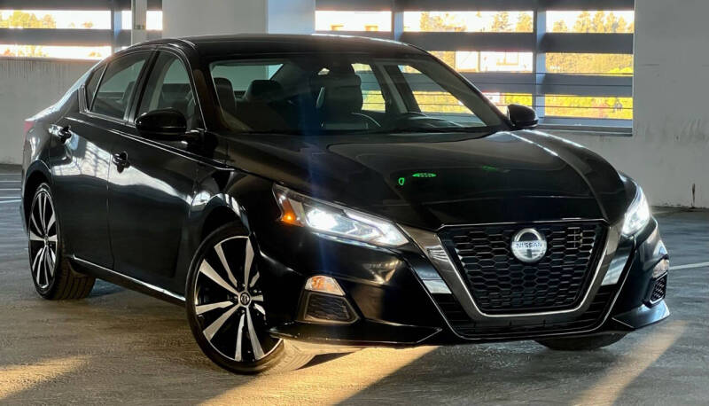 2022 Nissan Altima SR photo 9