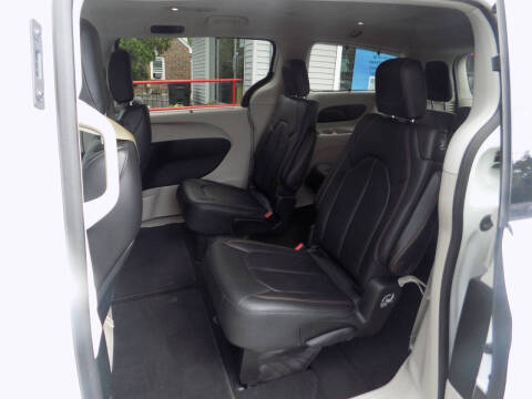 2017 Chrysler Pacifica Touring-L
