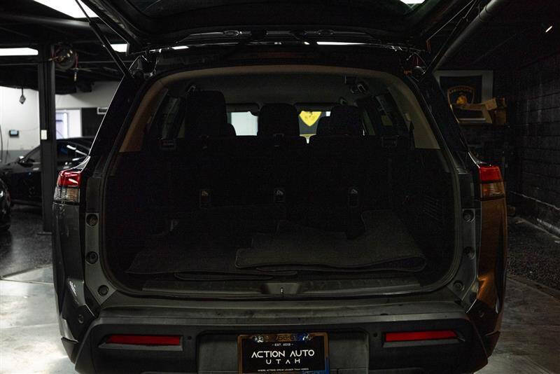 2024 Nissan Pathfinder SV