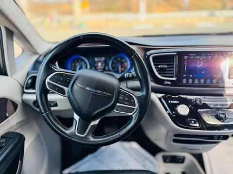 2017 Chrysler Pacifica Touring-L