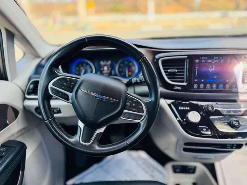 2017 Chrysler Pacifica Touring-L