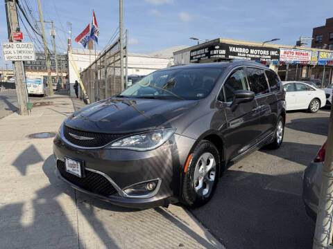 2017 Chrysler Pacifica Touring-L Plus