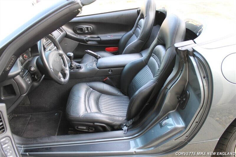 2004 Chevrolet Corvette 17