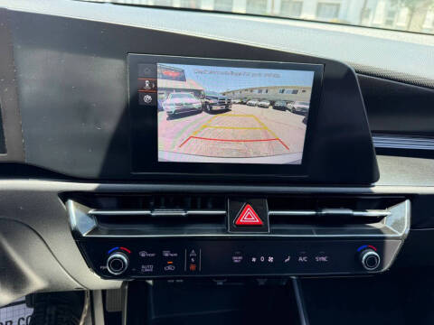 2023 Kia Niro LX