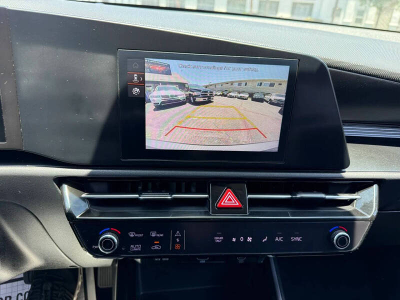 2023 Kia Niro LX