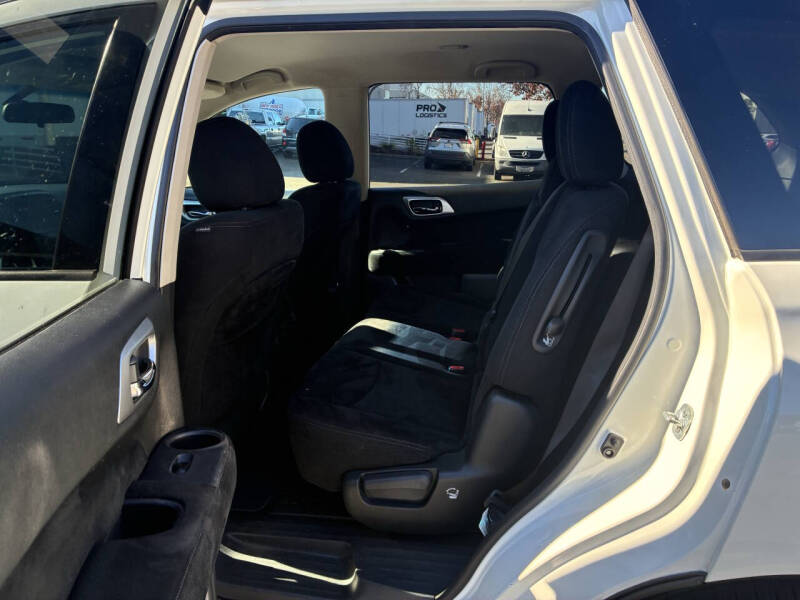 2016 Nissan Pathfinder S