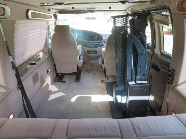 2006 Ford E-Series E-250 SD