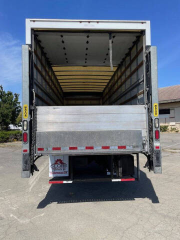 2019 Freightliner M2 106