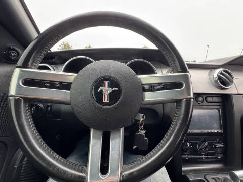 2005 Ford Mustang GT Deluxe