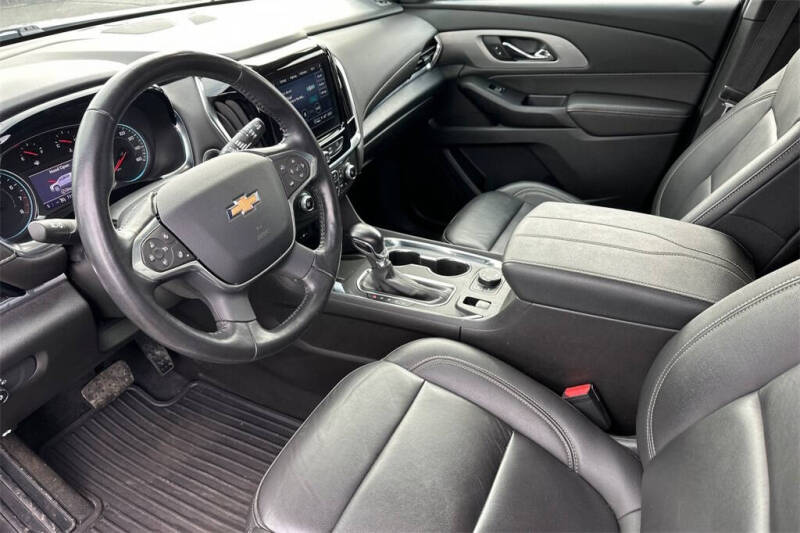 2022 Chevrolet Traverse LT Leather
