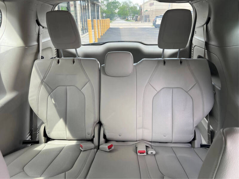 2017 Chrysler Pacifica Touring-L Plus
