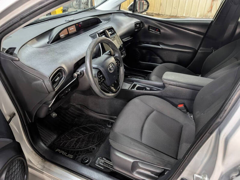 2019 Toyota Prius LE AWD-e