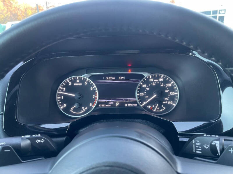 2025 Nissan Pathfinder SV