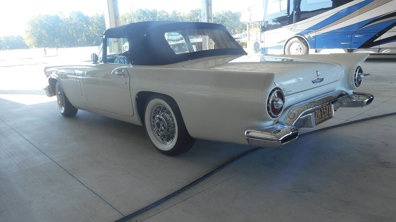 1957 Ford Thunderbird 9