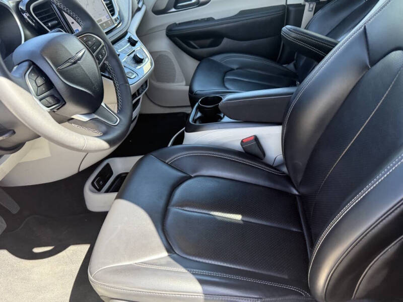 2023 Chrysler Pacifica Plug-In Hybrid Touring L