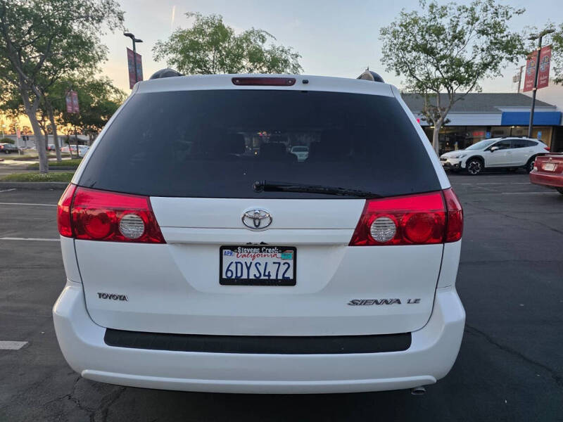 2007 Toyota Sienna LE 8-Passenger
