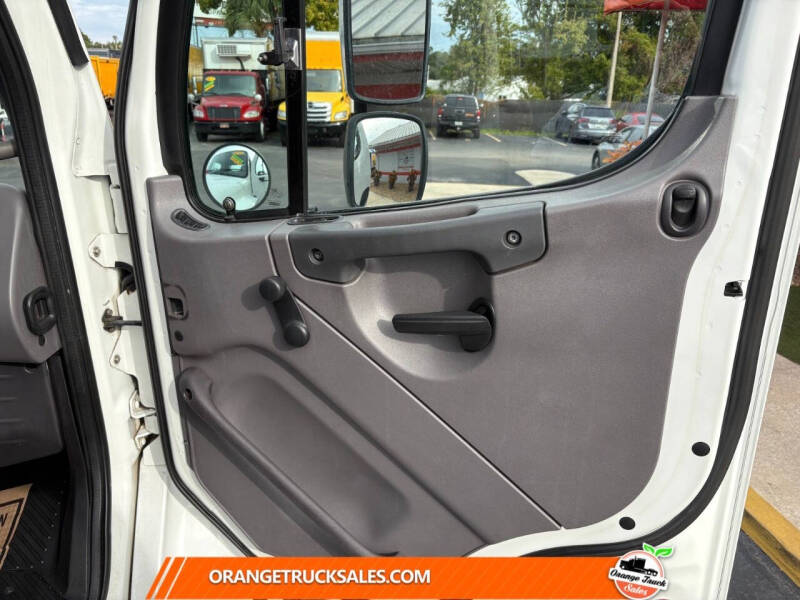 2016 Freightliner M2 106