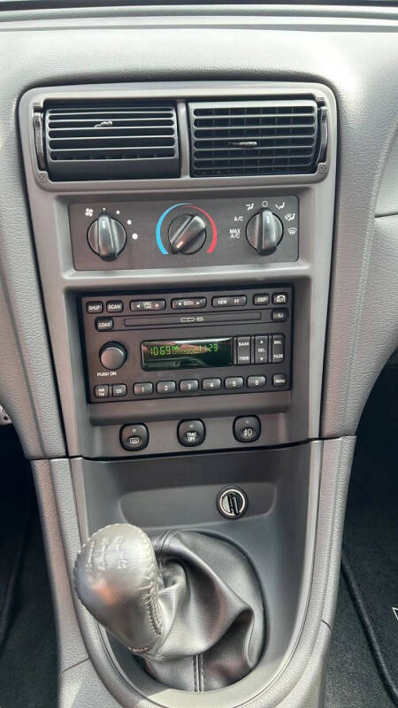 2002 Ford Mustang GT Deluxe