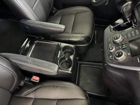 2018 Toyota Sienna SE Premium 8-Passenger