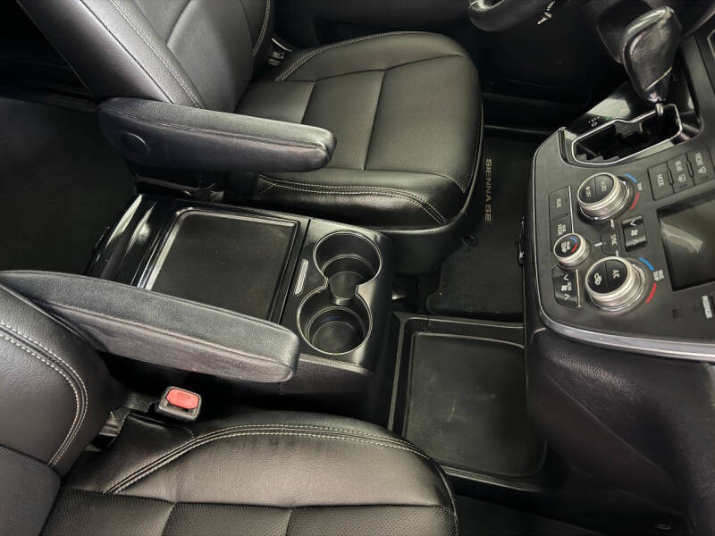 2018 Toyota Sienna SE Premium 8-Passenger
