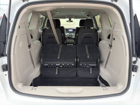2022 Chrysler Voyager LX