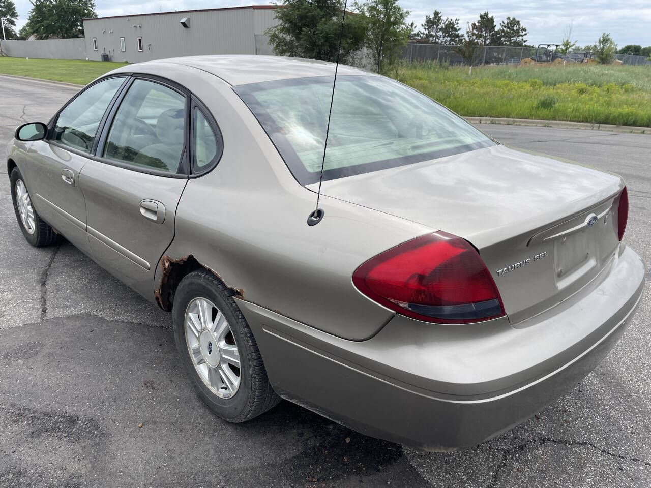 2005 Ford Taurus for sale at Twin Cities Auctions in Elk River, MN