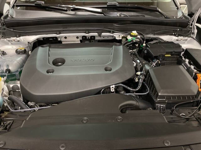 2025 Volvo XC40 B5 Plus Bright Theme