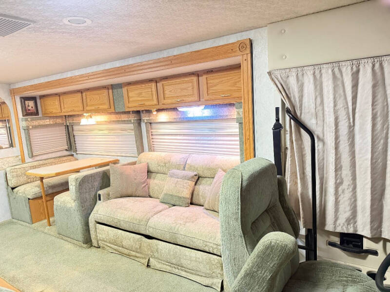2004 Winnebago Brave