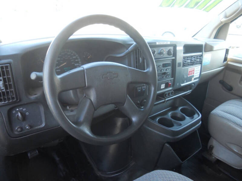 2007 Chevrolet Express G3500 null photo 14