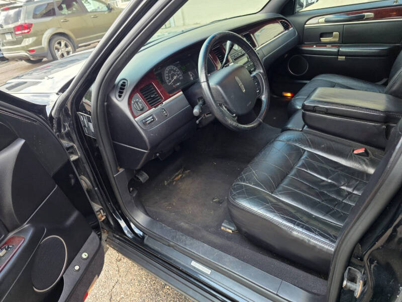 2005 Lincoln Town Car Executive