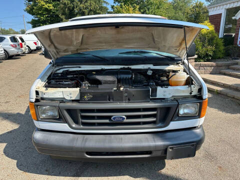 2003 Ford E-Series E-150 Base