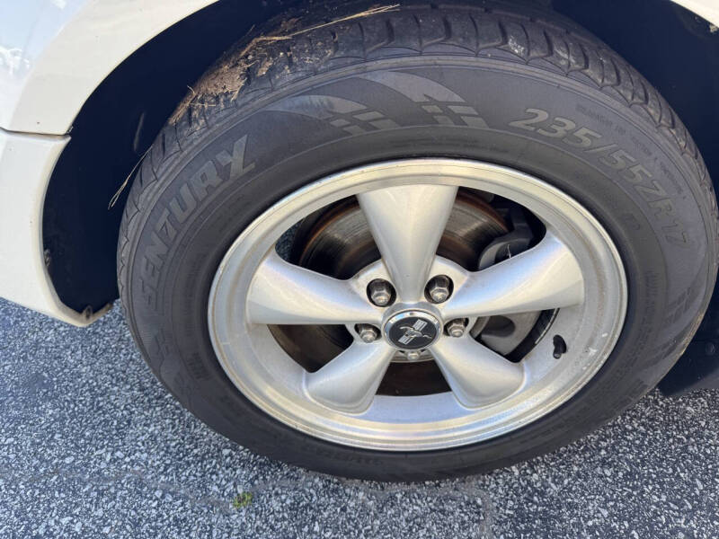 2007 Ford Mustang V6 Deluxe