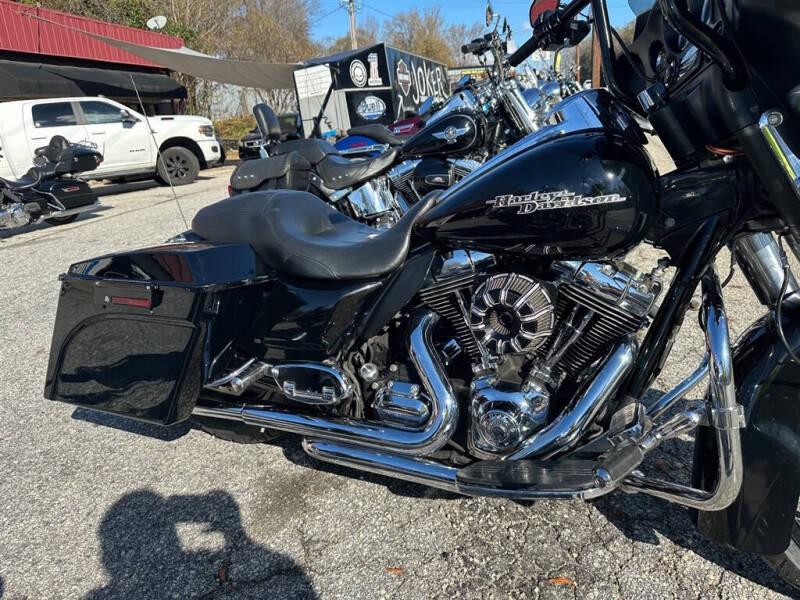 2011 Harley-Davidson FLHX -