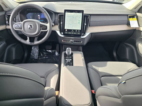 2025 Volvo XC90 B6 Core Bright Theme