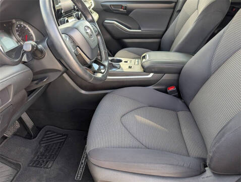 2020 Toyota Highlander LE