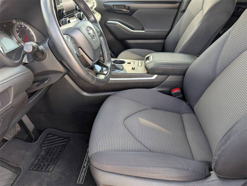 2020 Toyota Highlander LE