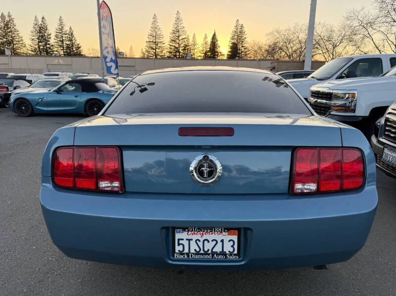 2006 Ford Mustang V6 Deluxe