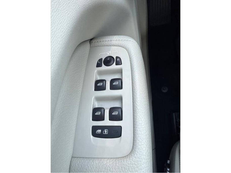 2019 Volvo XC60 T8 eAWD Momentum