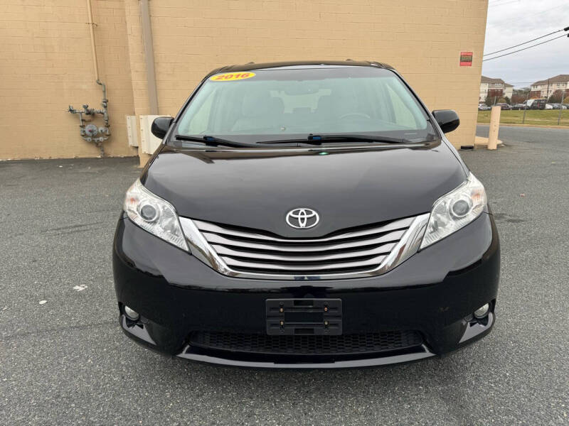 2016 Toyota Sienna XLE photo 4