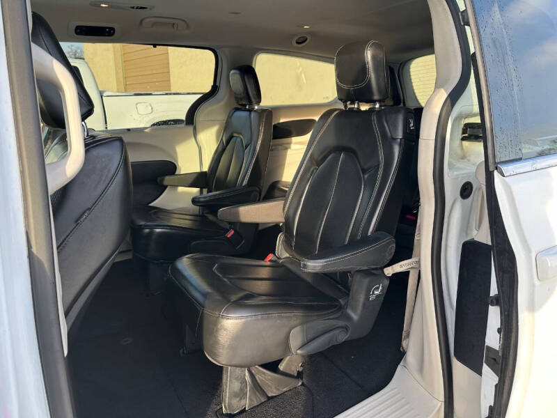 2020 Chrysler Voyager LXi